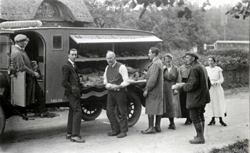 The MacFisheries van in Clophil on 12th October 1920 [Z50/31/37]